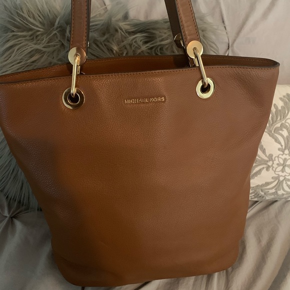 Brown leather Michael Kors Purse - Picture 2 of 4